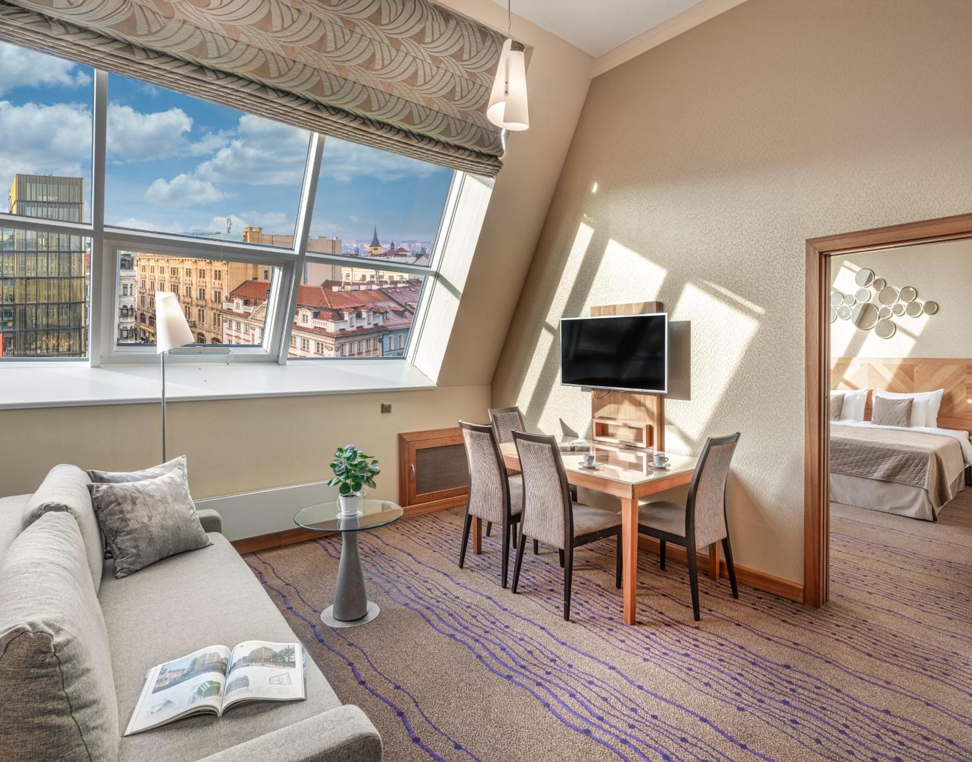 Crown Palace Apartments By Adrez Prague Exterior photo